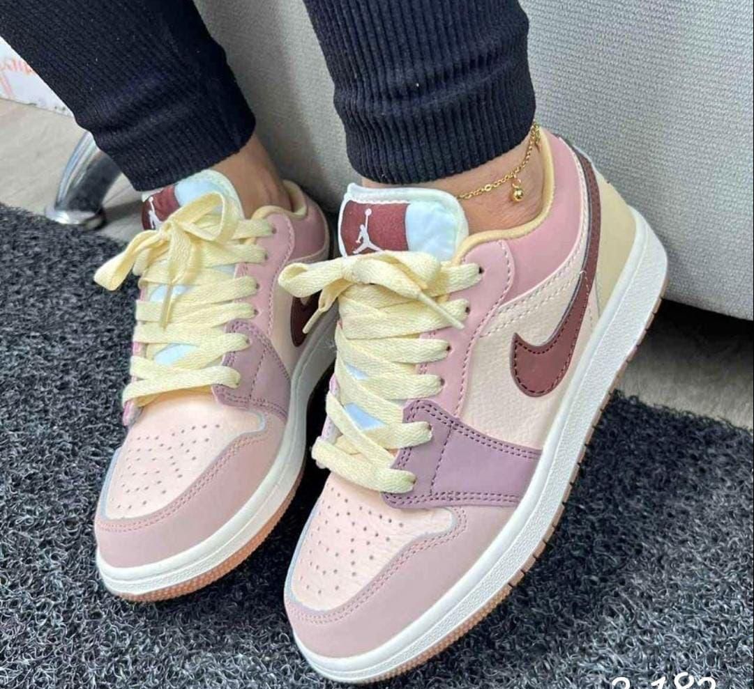 NIKE DUNK DAMA